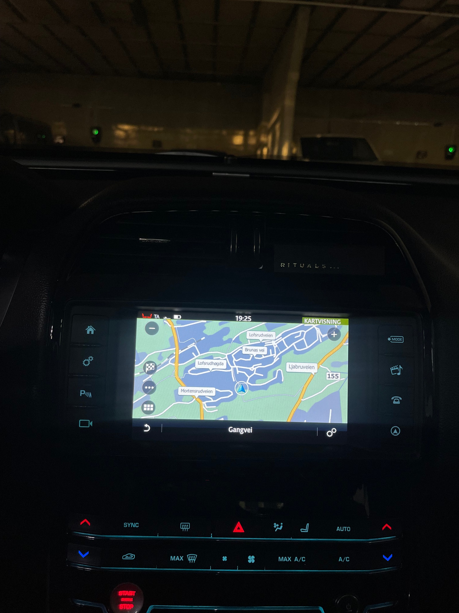 Jaguar XE E-Performance Automatic, 8-trins, 163ps, 2017