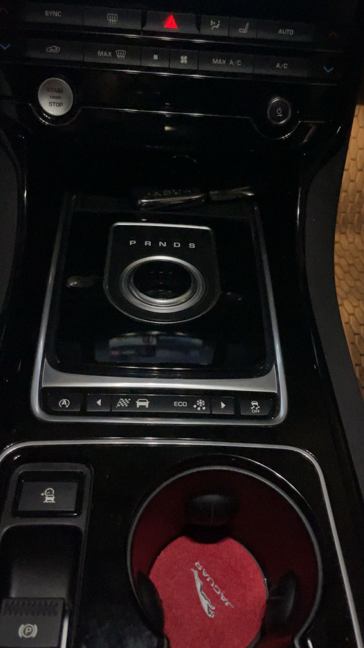 Jaguar XE E-Performance Automatic, 8-trins, 163ps, 2017