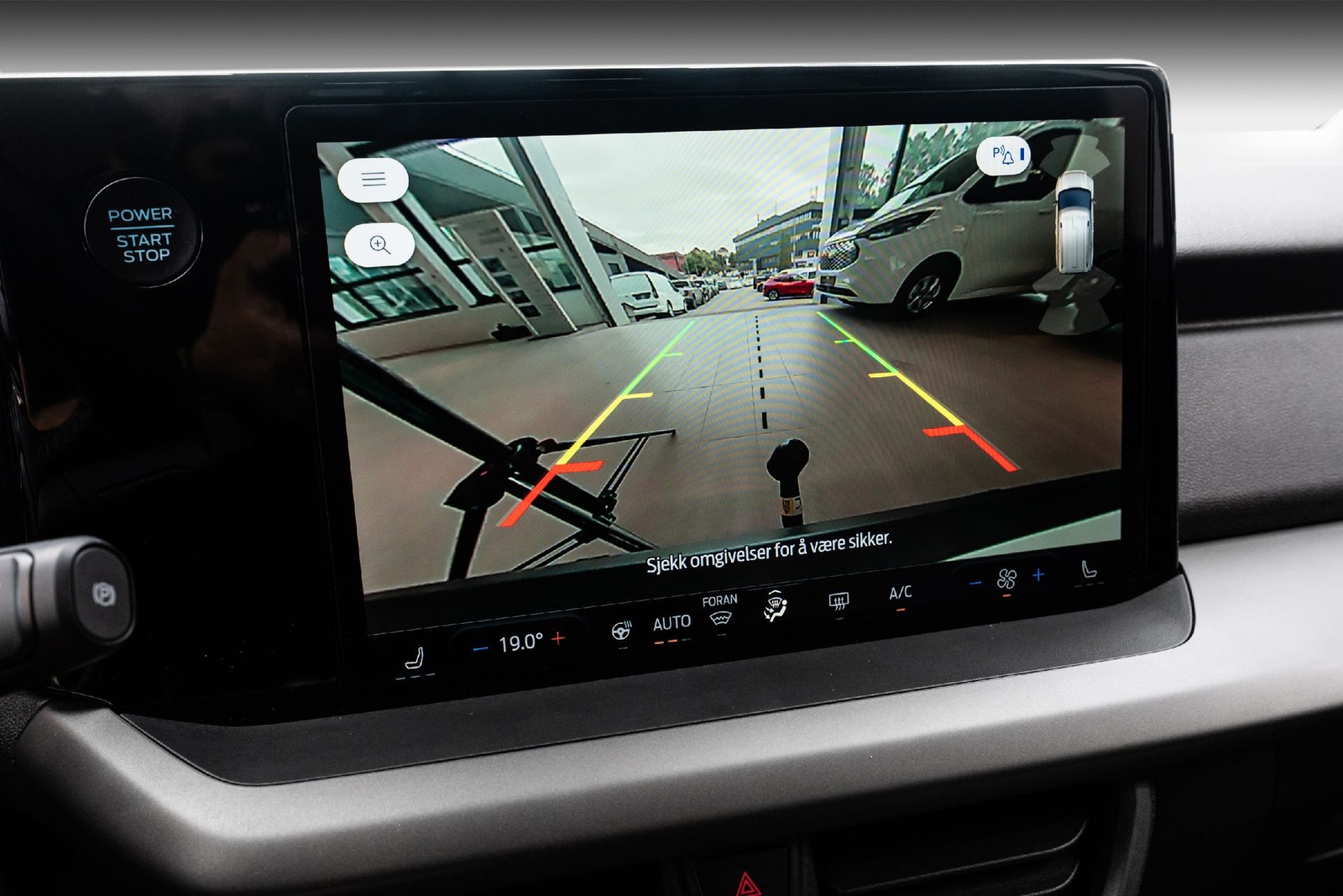 Ford E-Transit Courier, 136hp, 2025