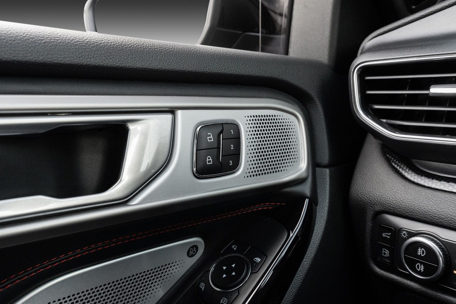 Ford Explorer Plug-In Hybrid SelectShift, 10-trins, 457ps, 2023