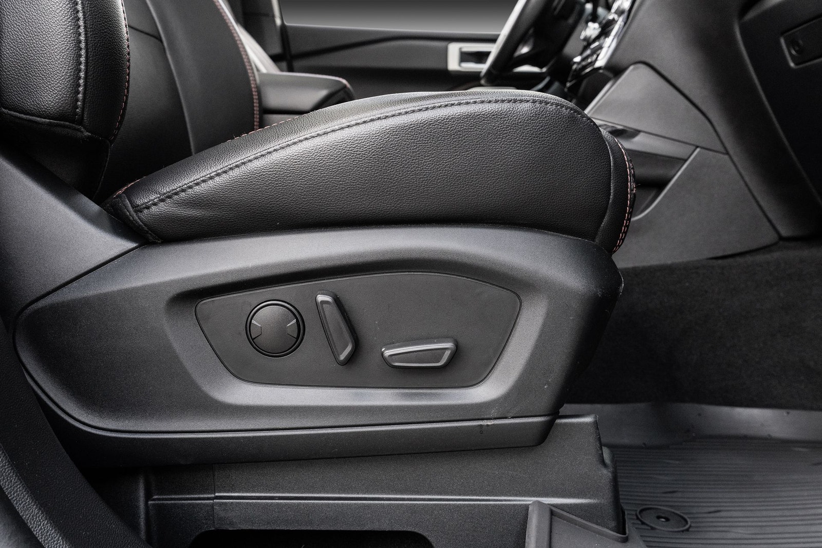 Ford Explorer Plug-In Hybrid SelectShift, 10-trins, 457ps, 2023