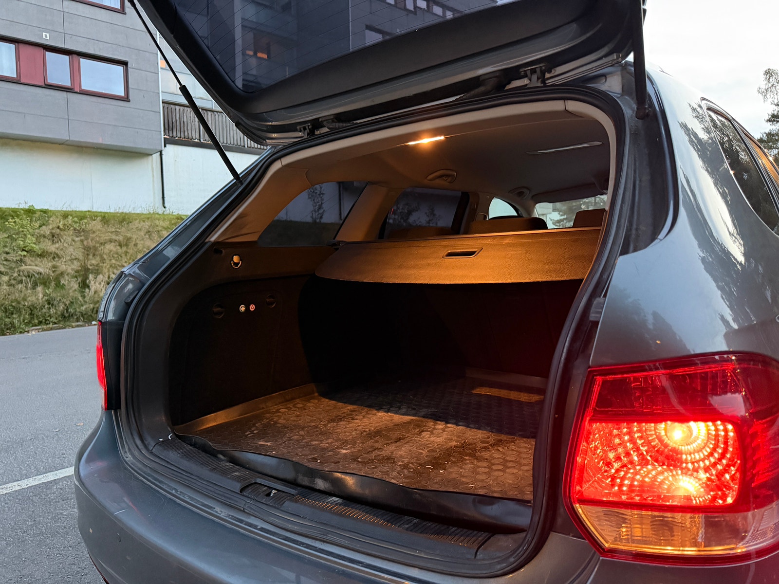 Volkswagen Golf Variant 1.6 TDI DPF DSG Sequential, 7-trins, 105ps, 2010