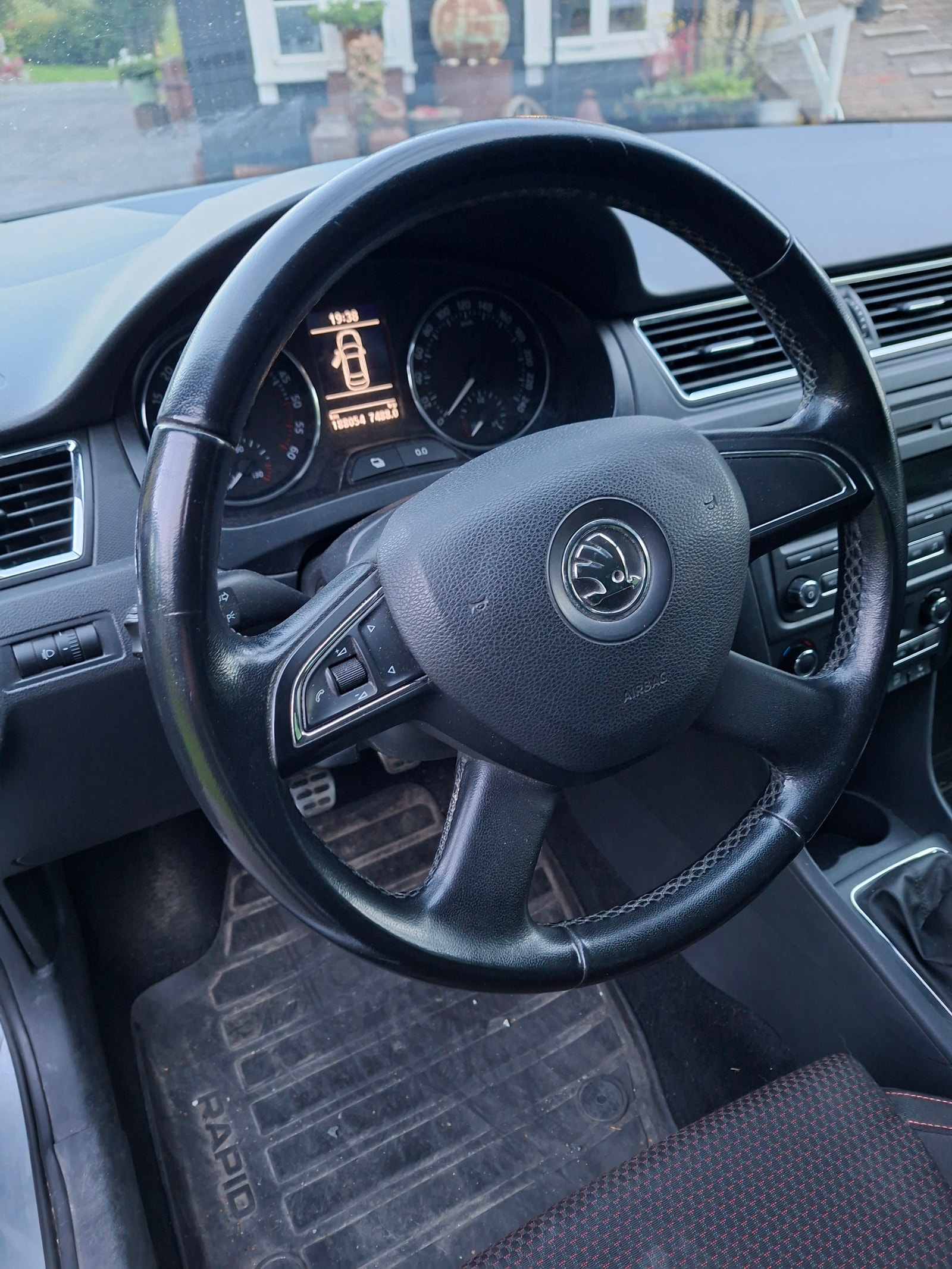 Škoda Rapid 1.6 TDI Manual, 105hp, 2013