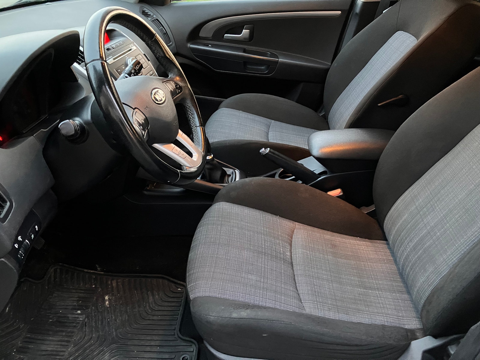 Kia cee'd_sw 1.6 CRDi Manual, 6-trins, 90ps, 2010