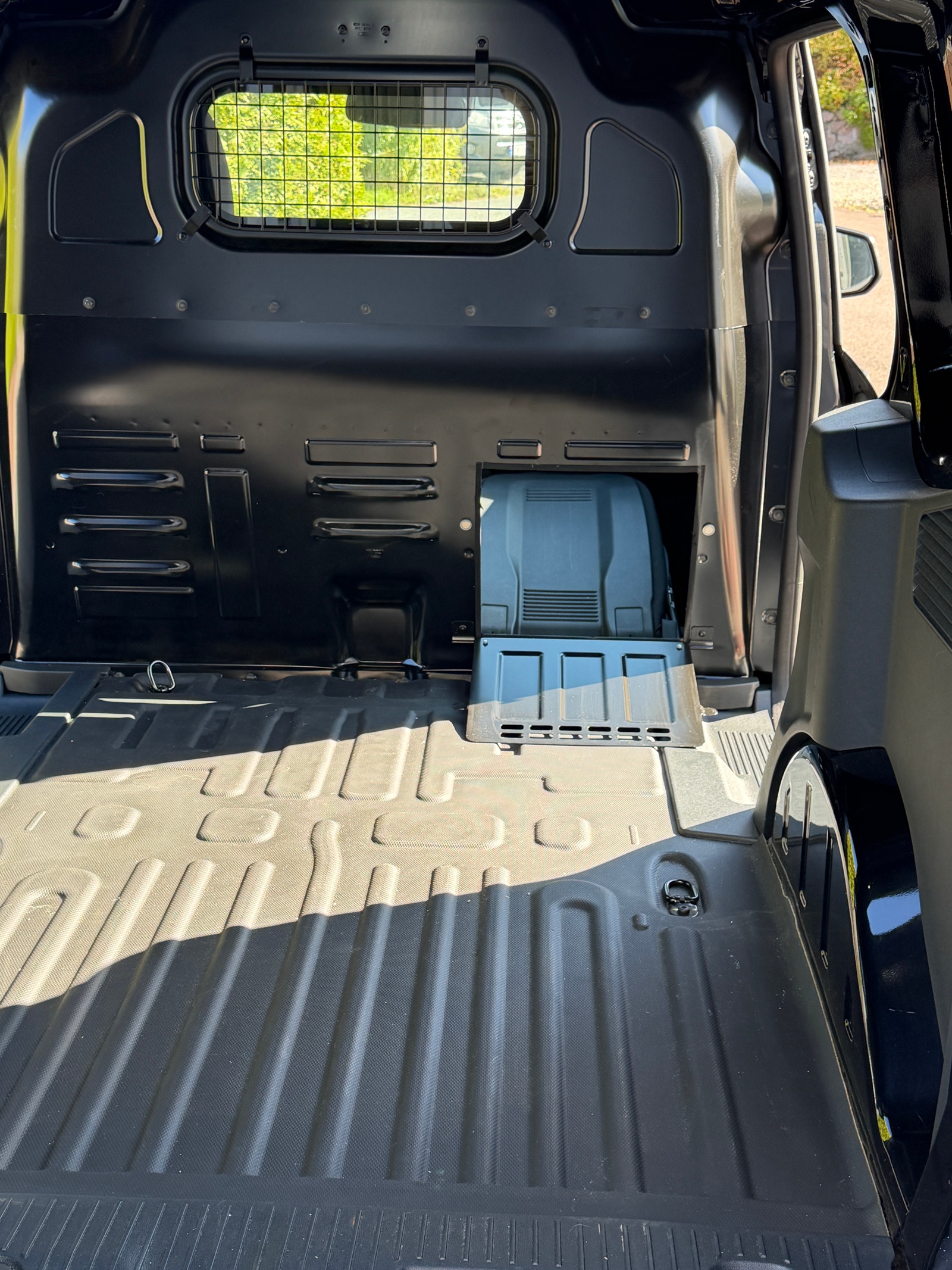 Ford E-Transit Courier, 136hp, 2025