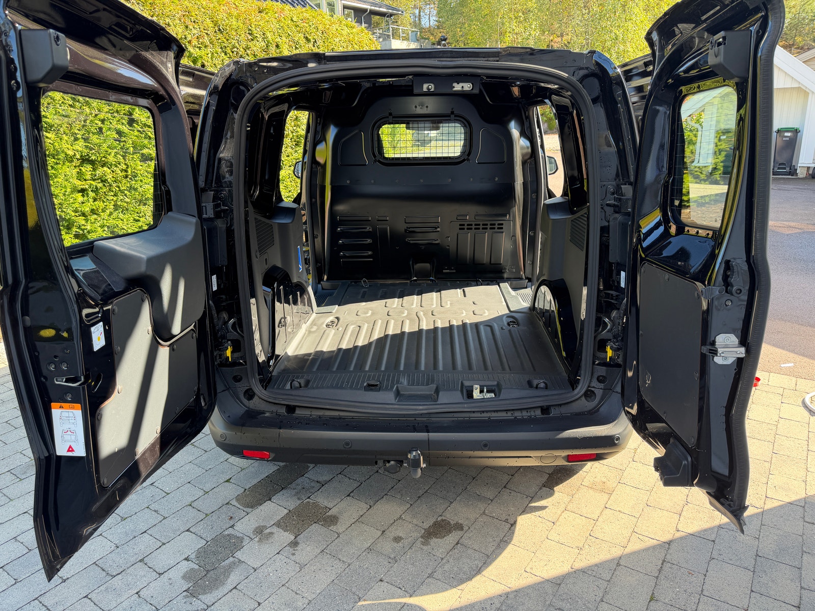 Ford E-Transit Courier, 136hp, 2025