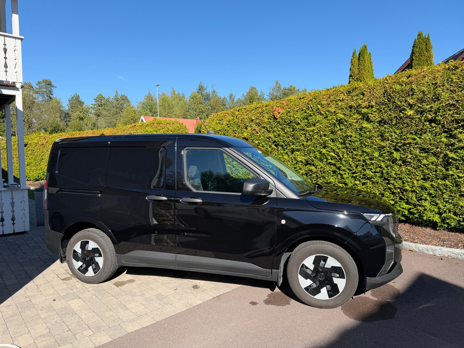 Ford E-Transit Courier, 136hp, 2025