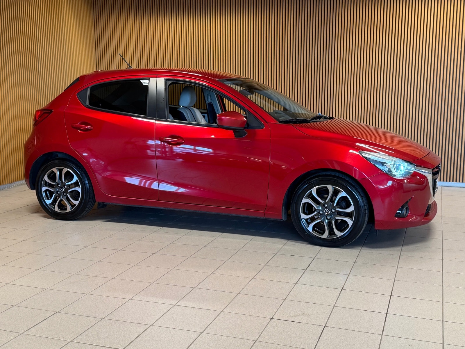 Mazda 2 5-door 1.5 SKYACTIV-G Manual, 90hp, 2015
