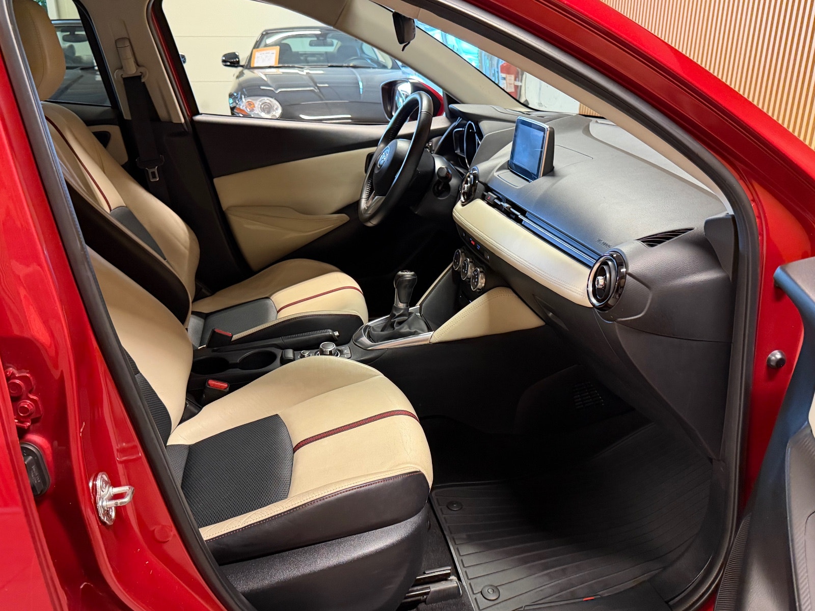 Mazda 2 5-door 1.5 SKYACTIV-G Manual, 90hp, 2015