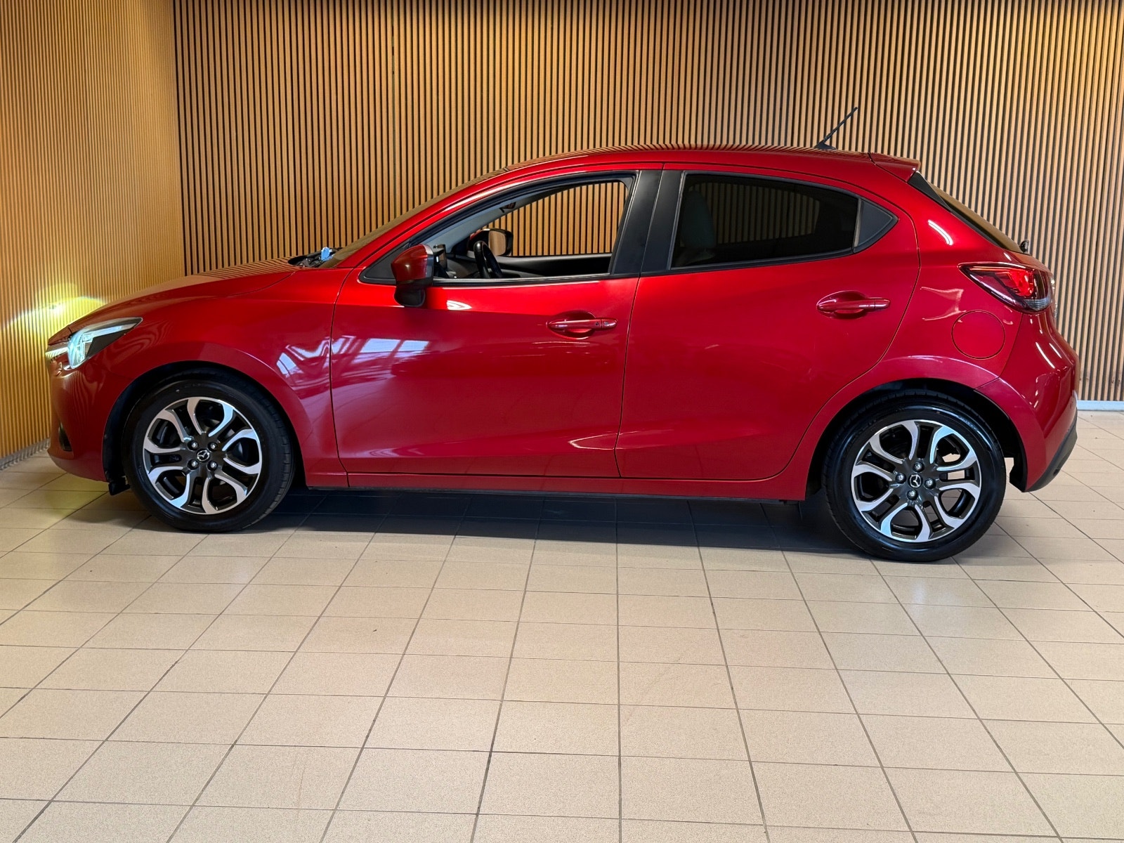 Mazda 2 5-door 1.5 SKYACTIV-G Manual, 90hp, 2015