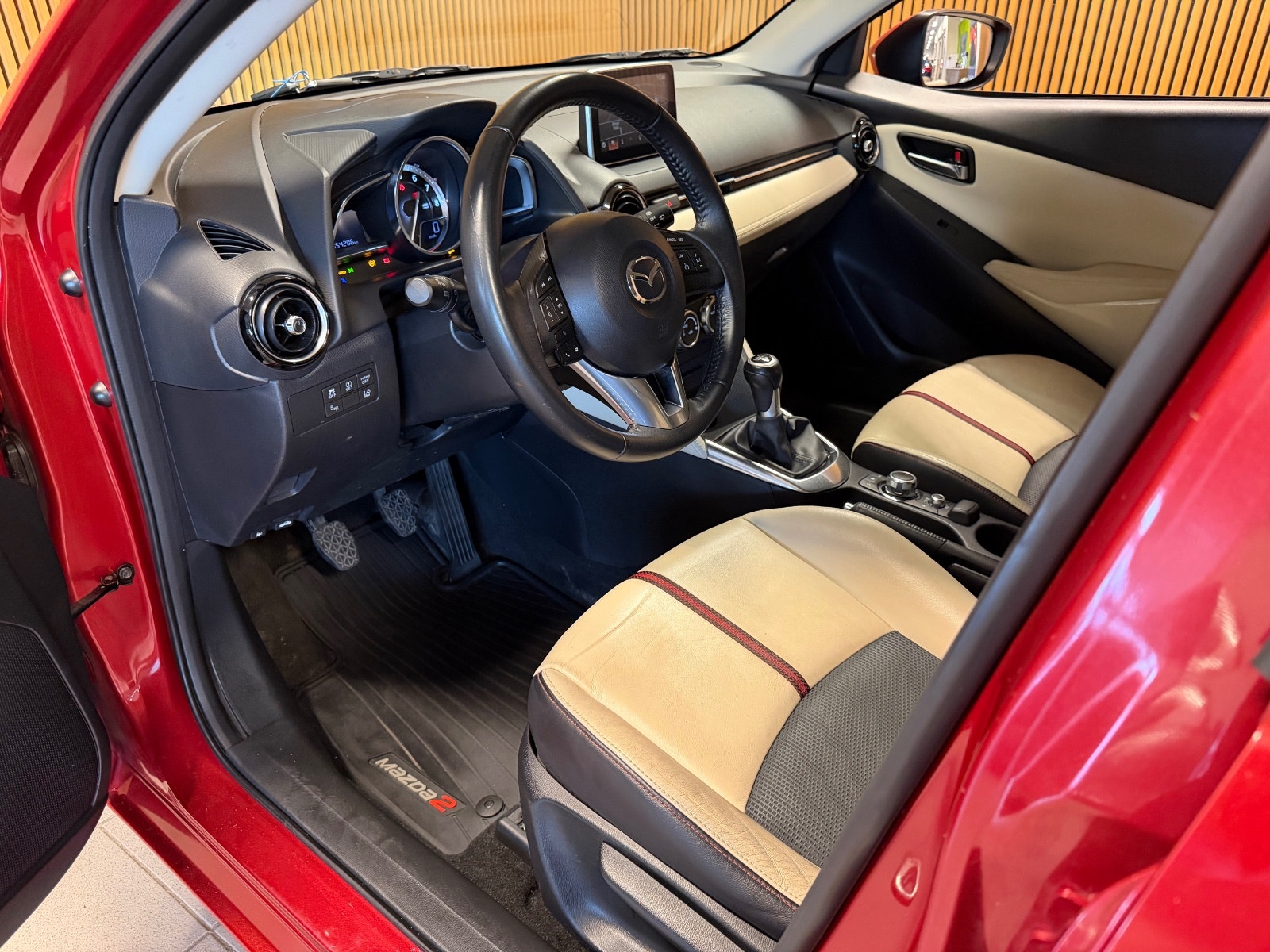 Mazda 2 5-door 1.5 SKYACTIV-G Manual, 90hp, 2015