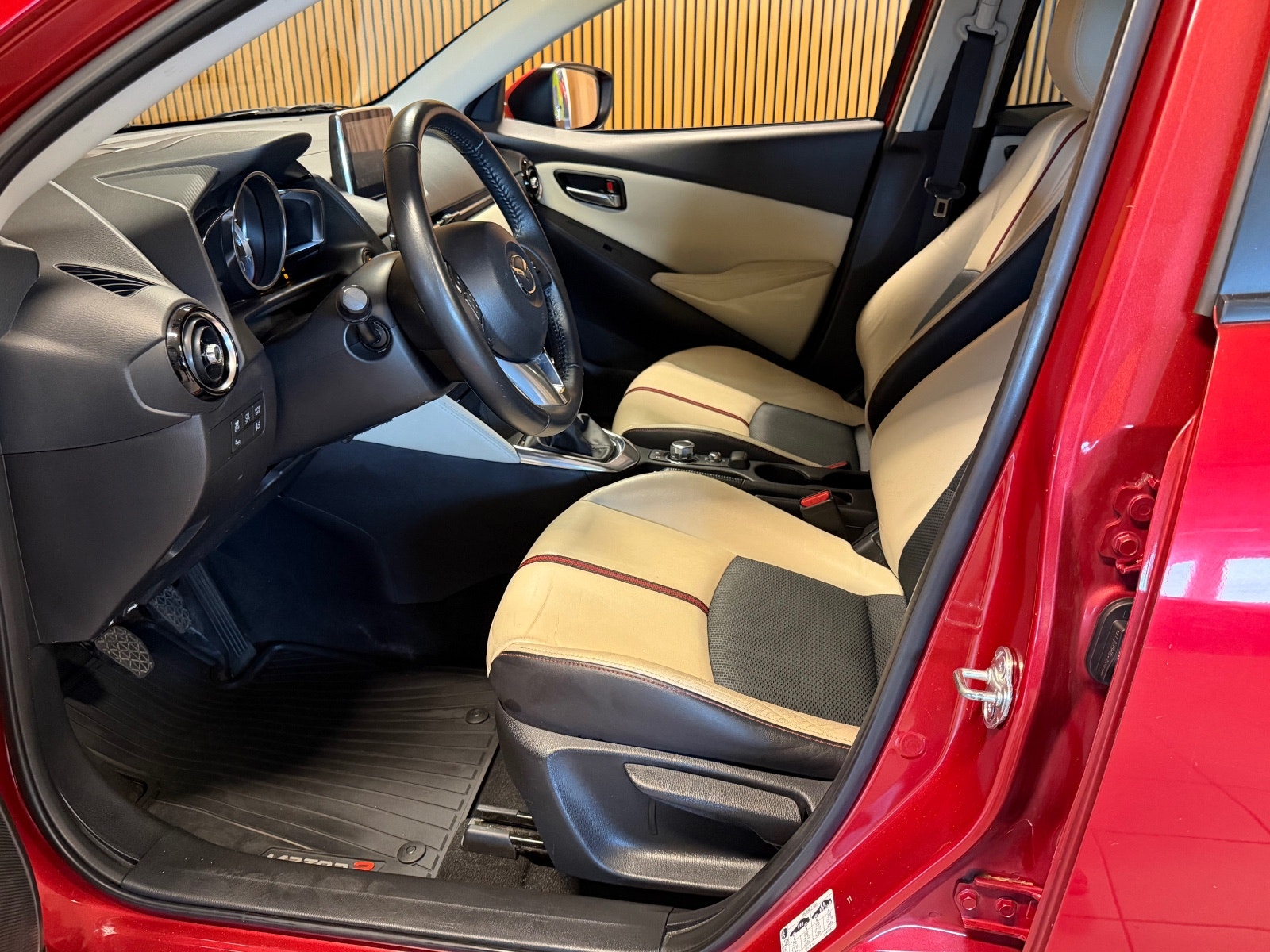 Mazda 2 5-door 1.5 SKYACTIV-G Manual, 90hp, 2015
