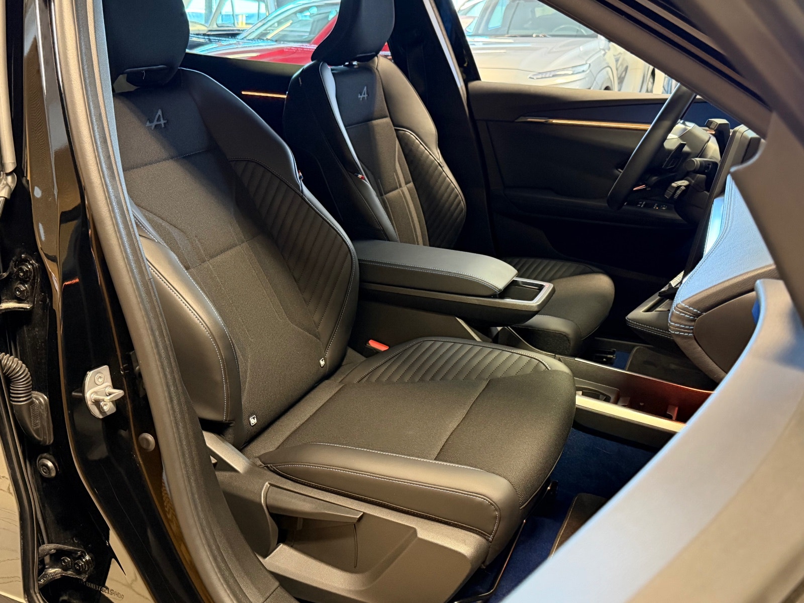 Renault Scenic E-Tech High Range 87 kWh, 218ps, 2024