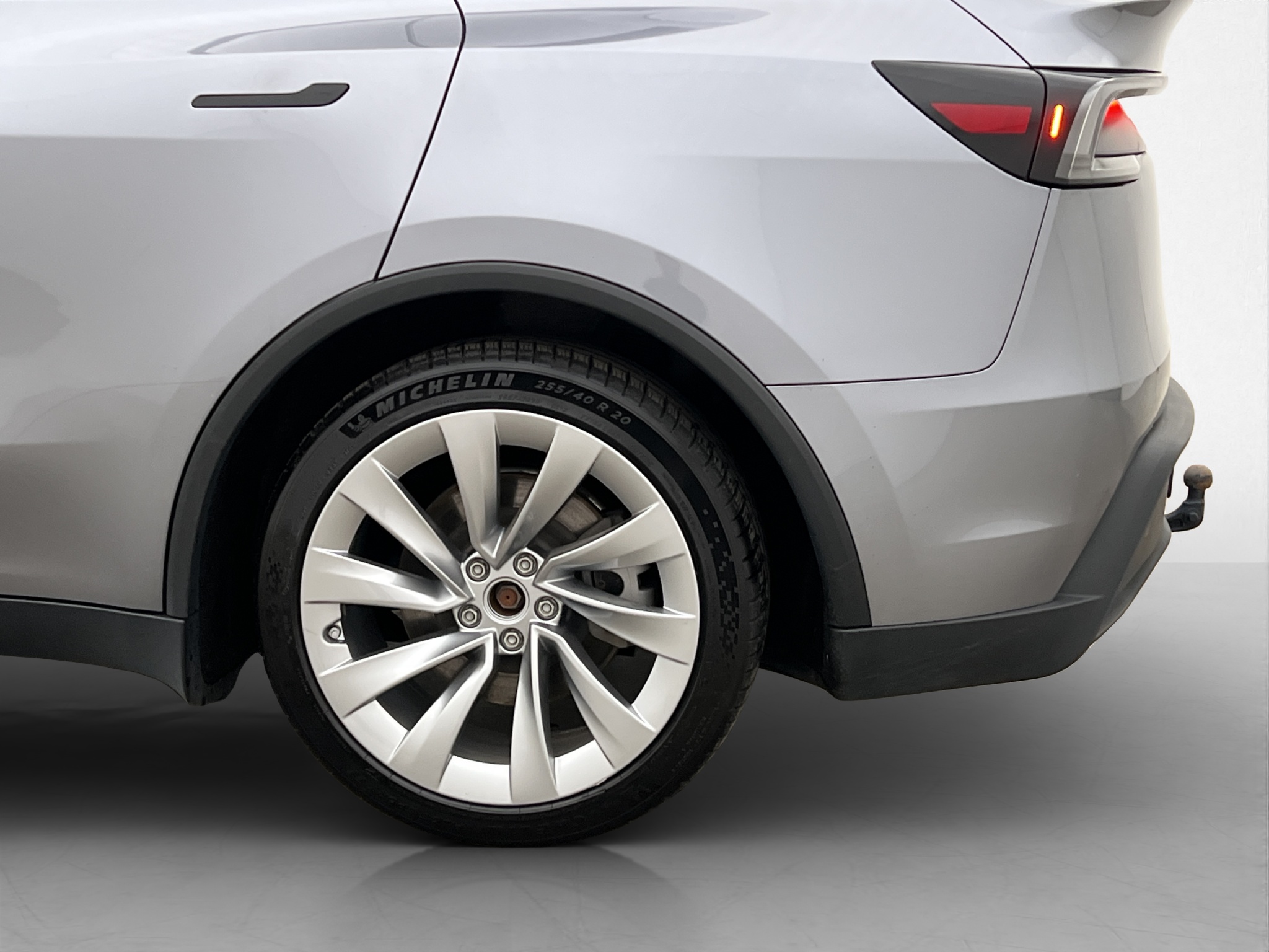 Tesla Model Y Long Range AWD, 514hp, 2025