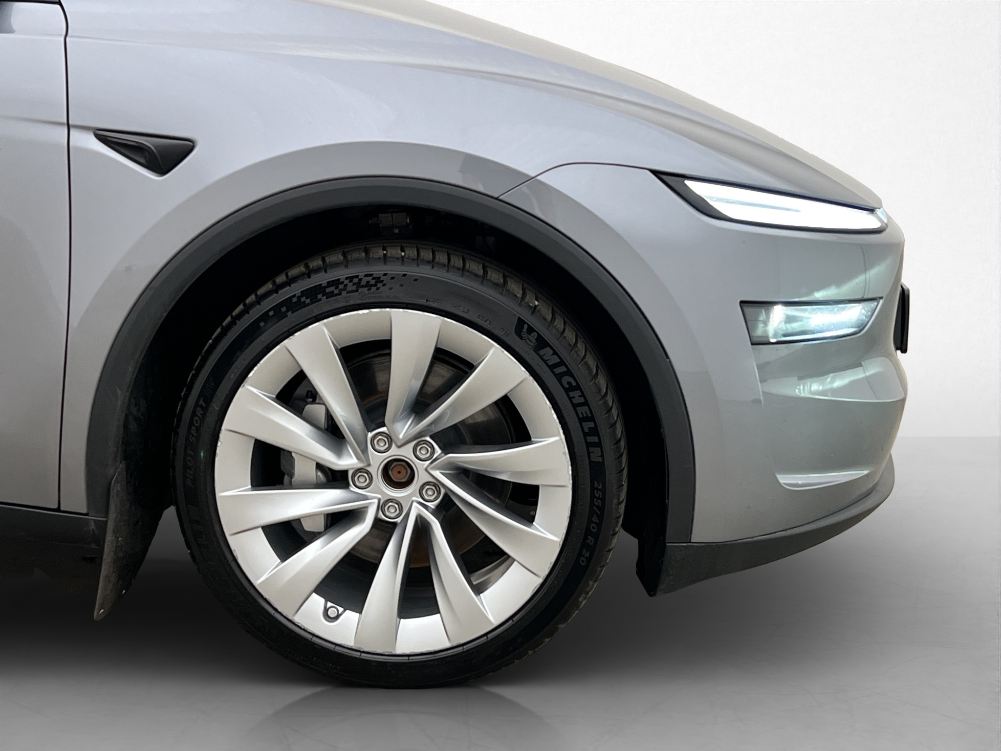 Tesla Model Y Long Range AWD, 514hp, 2025