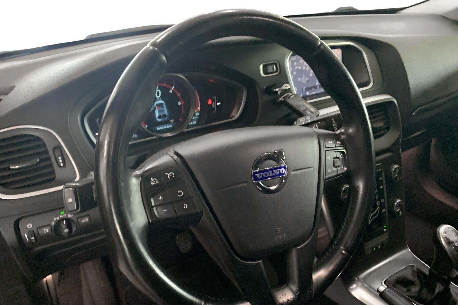 Volvo V40 D2 Manual, 6-trins, 115ps, 2014