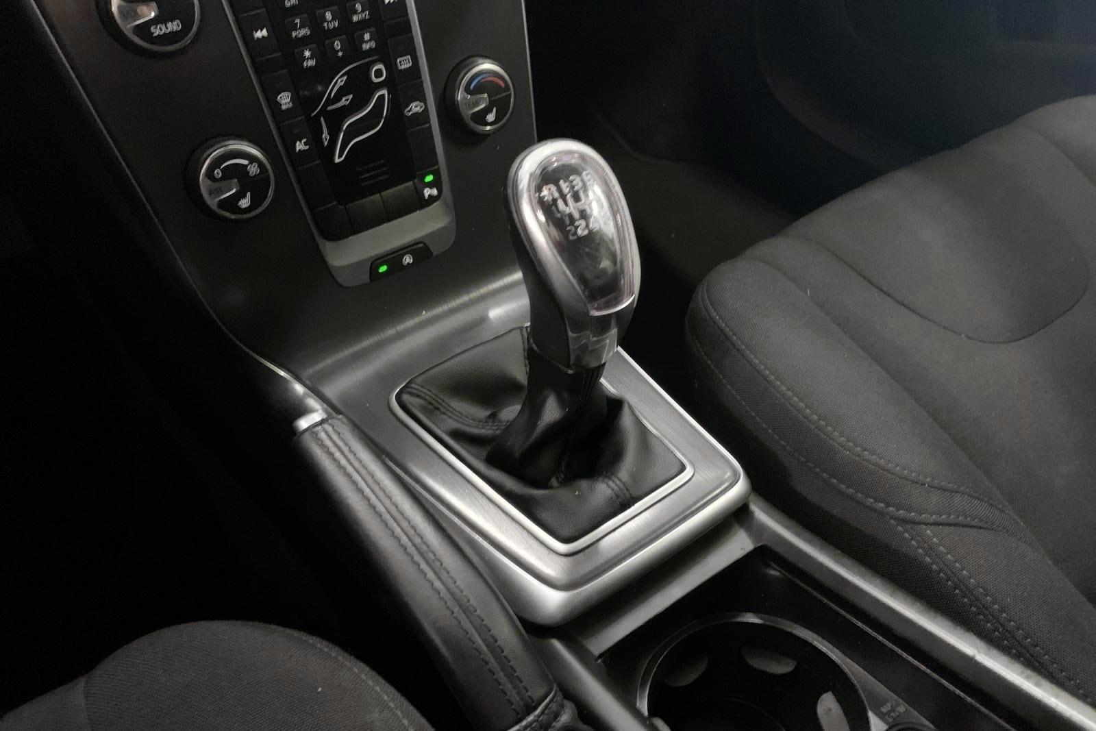 Volvo V40 D2 Manual, 6-trins, 115ps, 2014