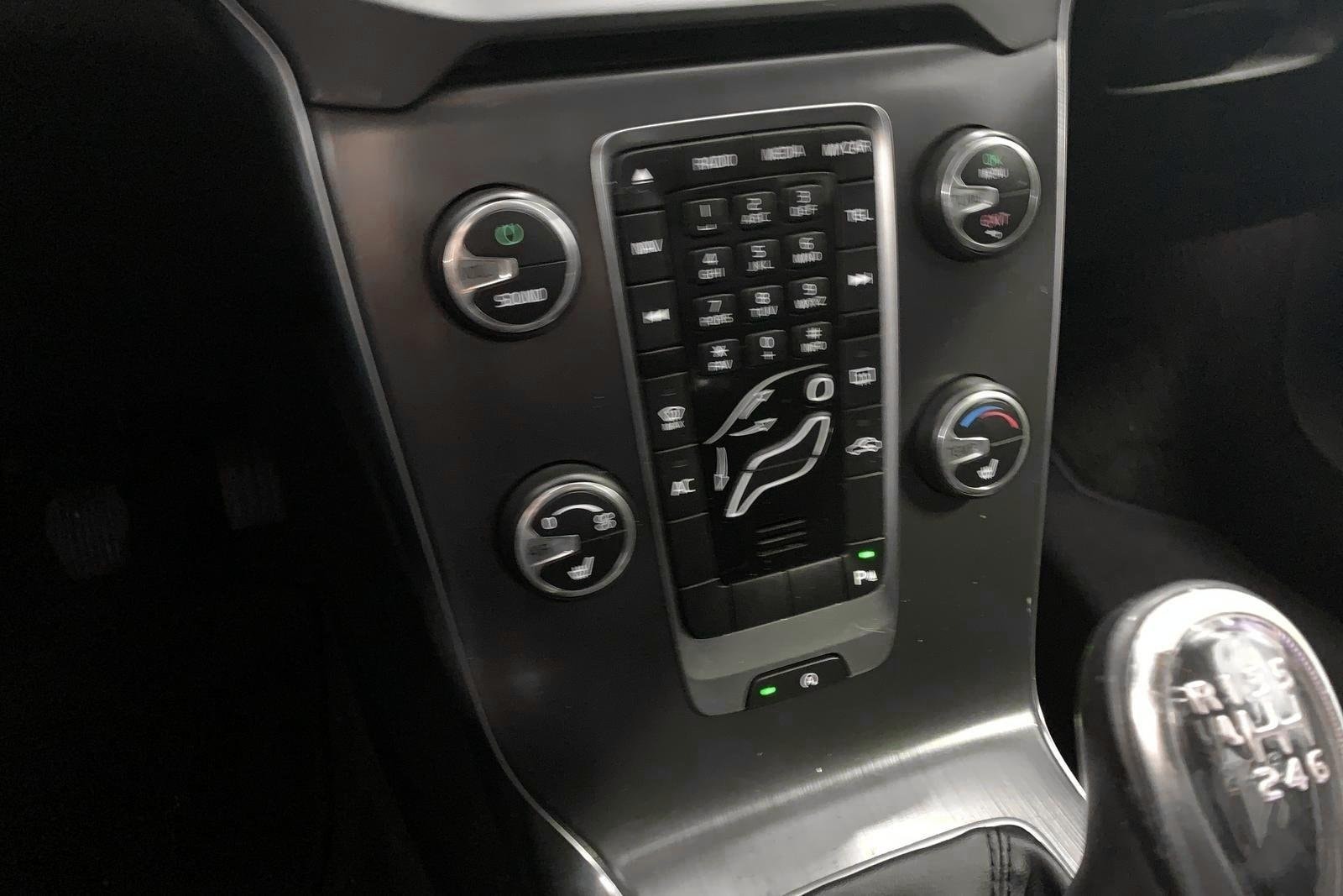 Volvo V40 D2 Manual, 6-trins, 115ps, 2014