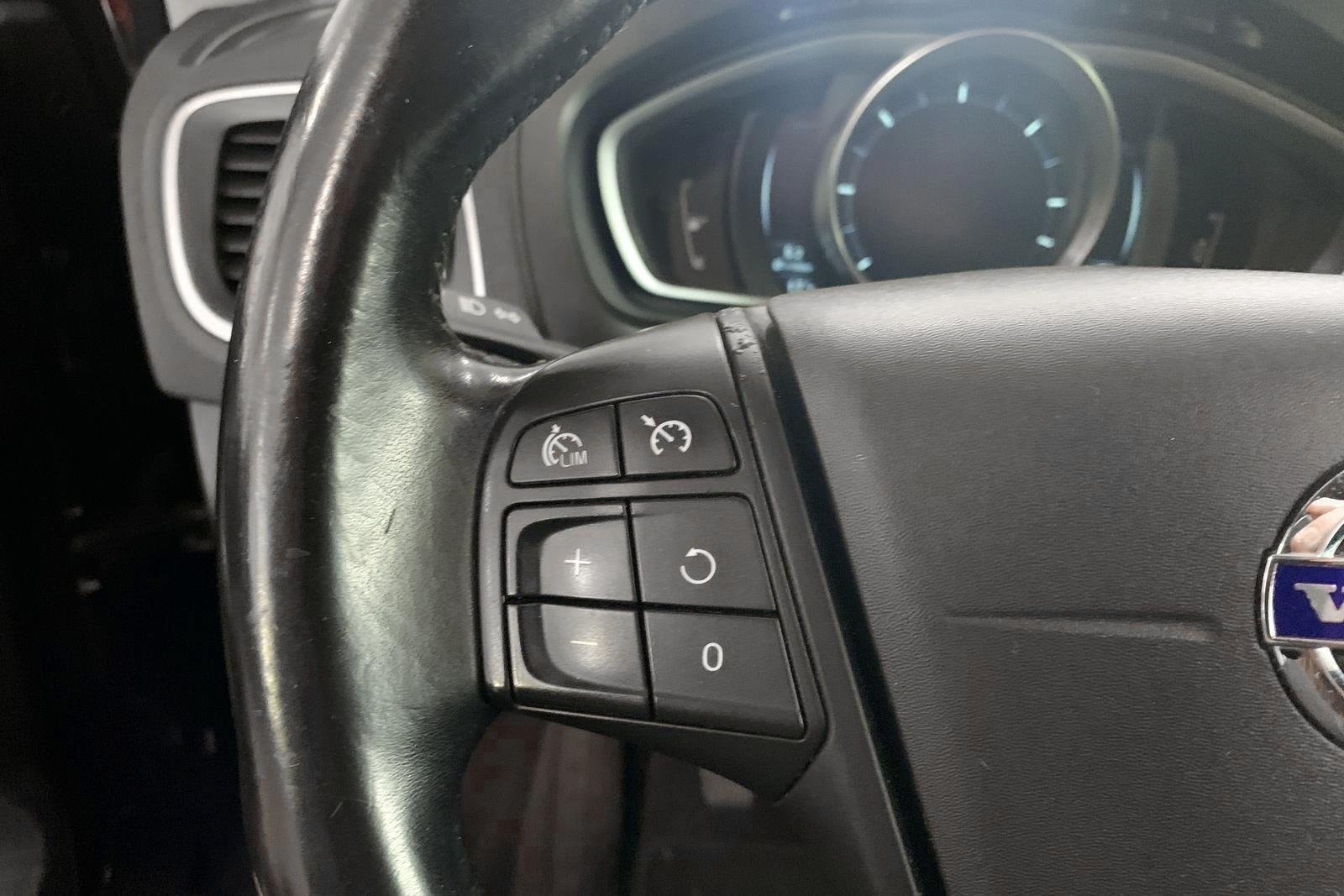 Volvo V40 D2 Manual, 6-trins, 115ps, 2014