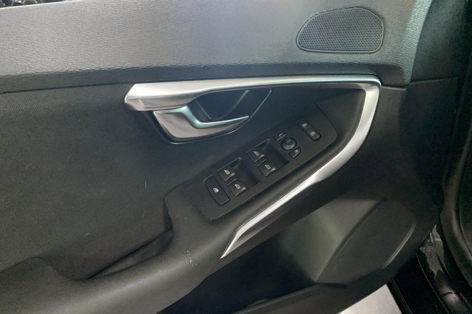 Volvo V40 D2 Manual, 6-trins, 115ps, 2014