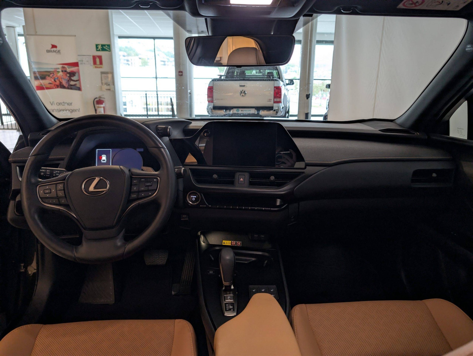 Lexus UX 300e, 204ps, 2023
