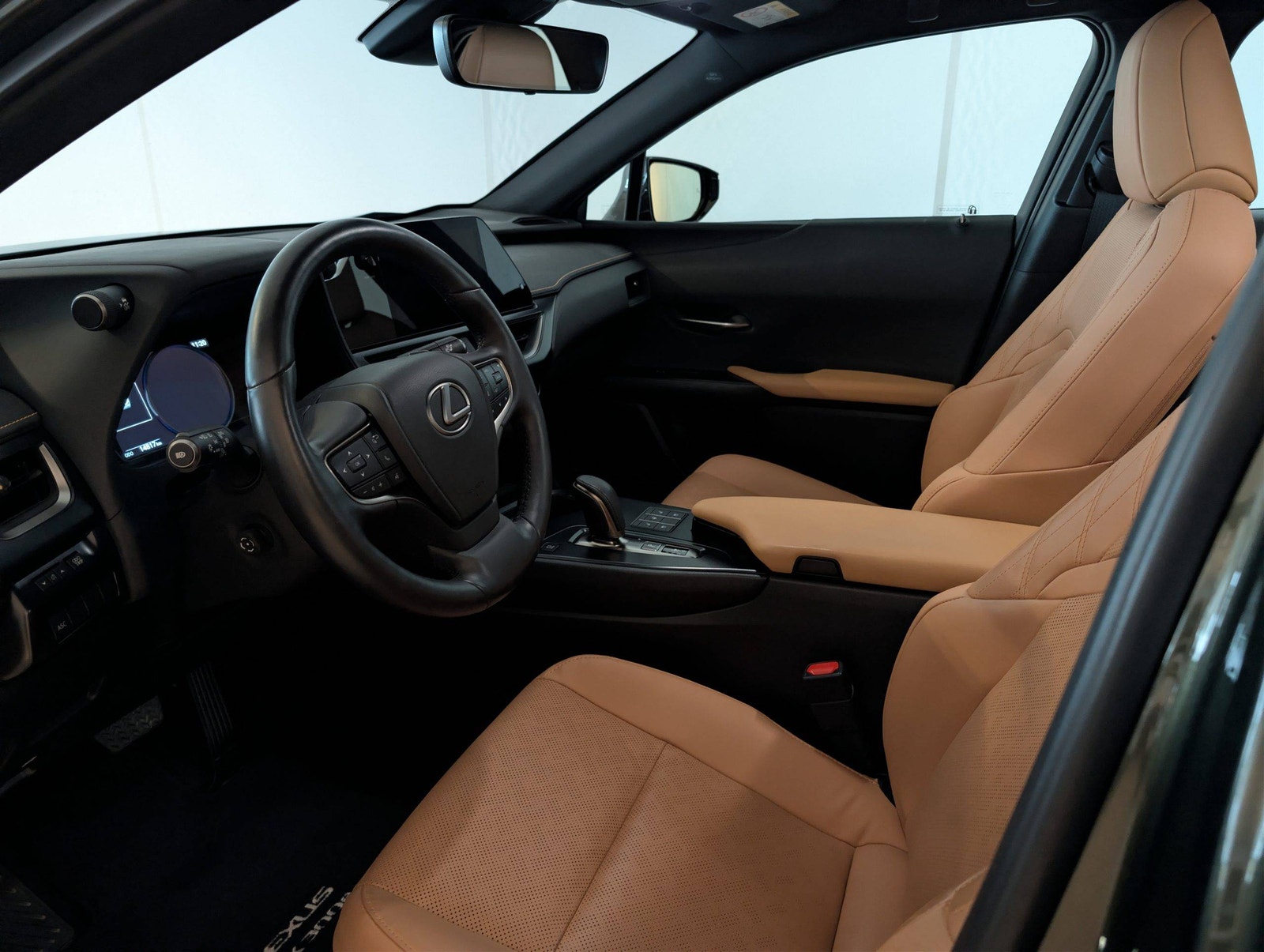 Lexus UX 300e, 204ps, 2023