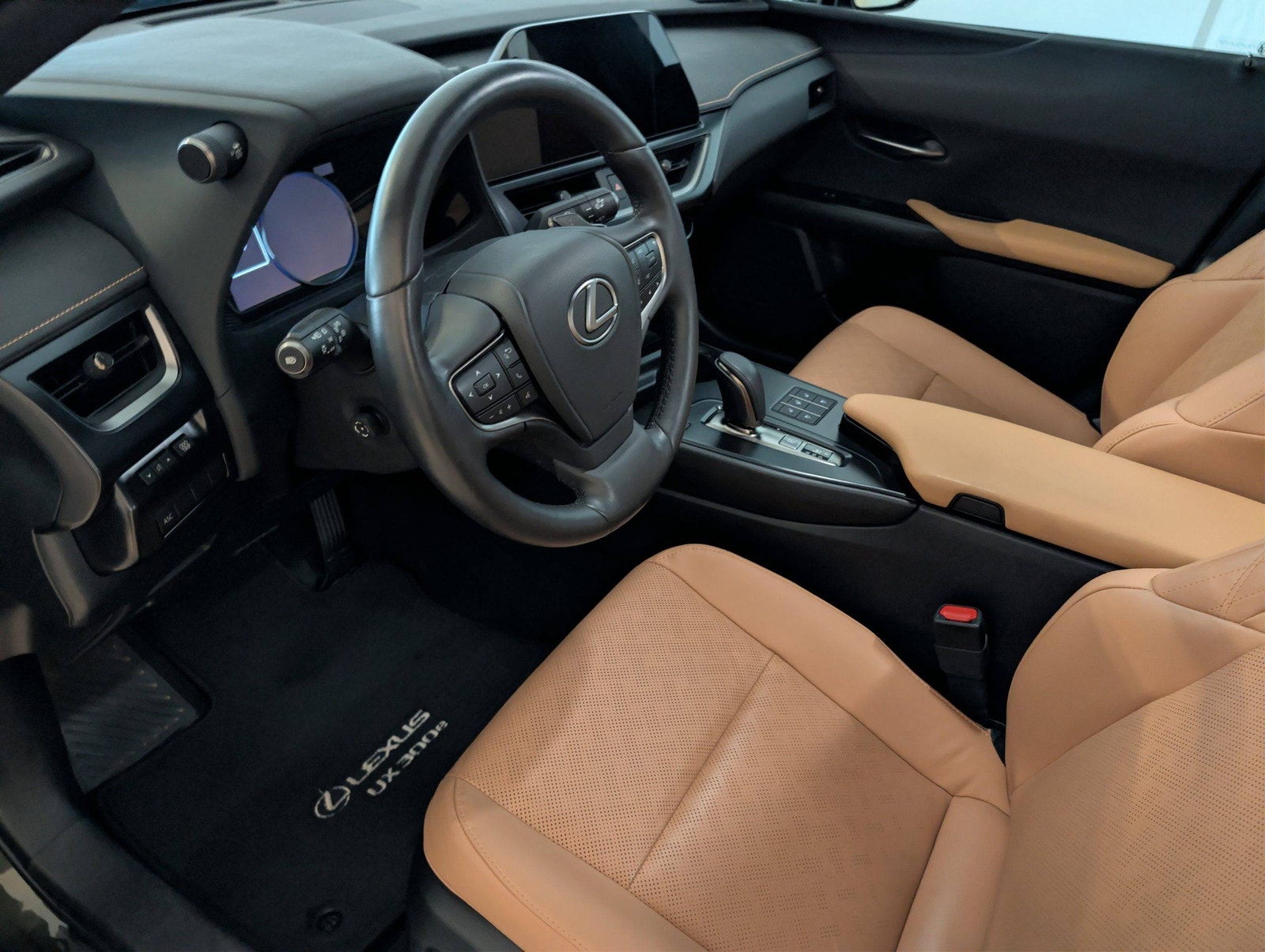 Lexus UX 300e, 204ps, 2023