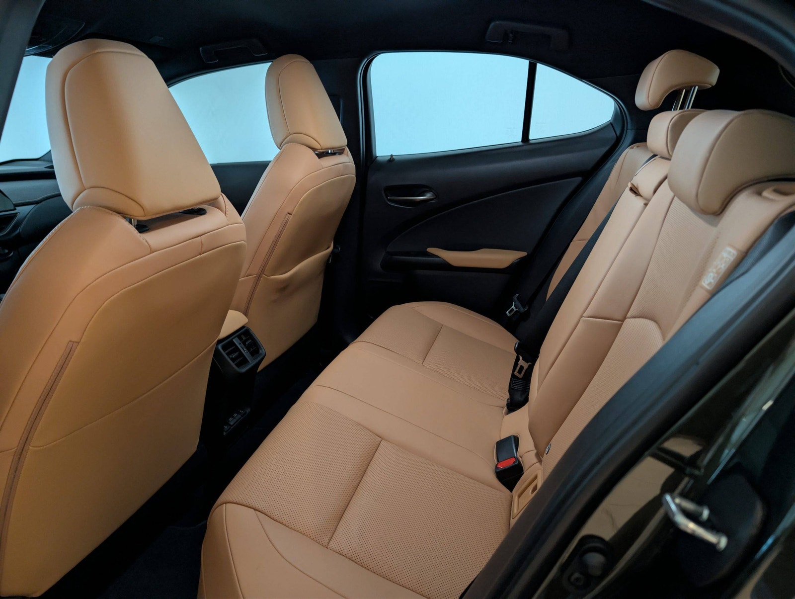 Lexus UX 300e, 204ps, 2023