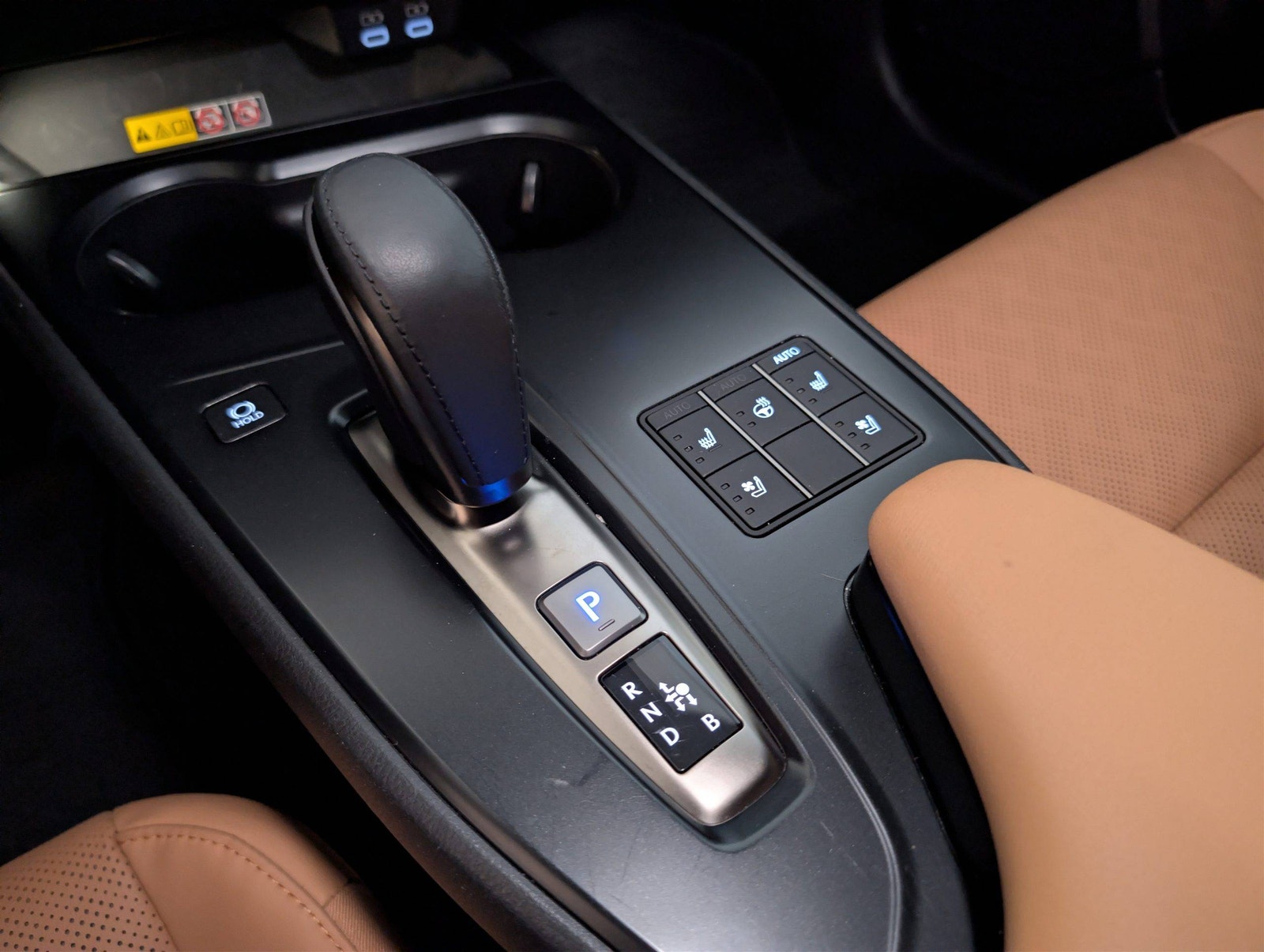 Lexus UX 300e, 204ps, 2023