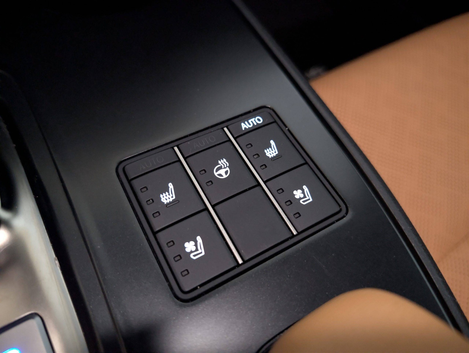 Lexus UX 300e, 204ps, 2023