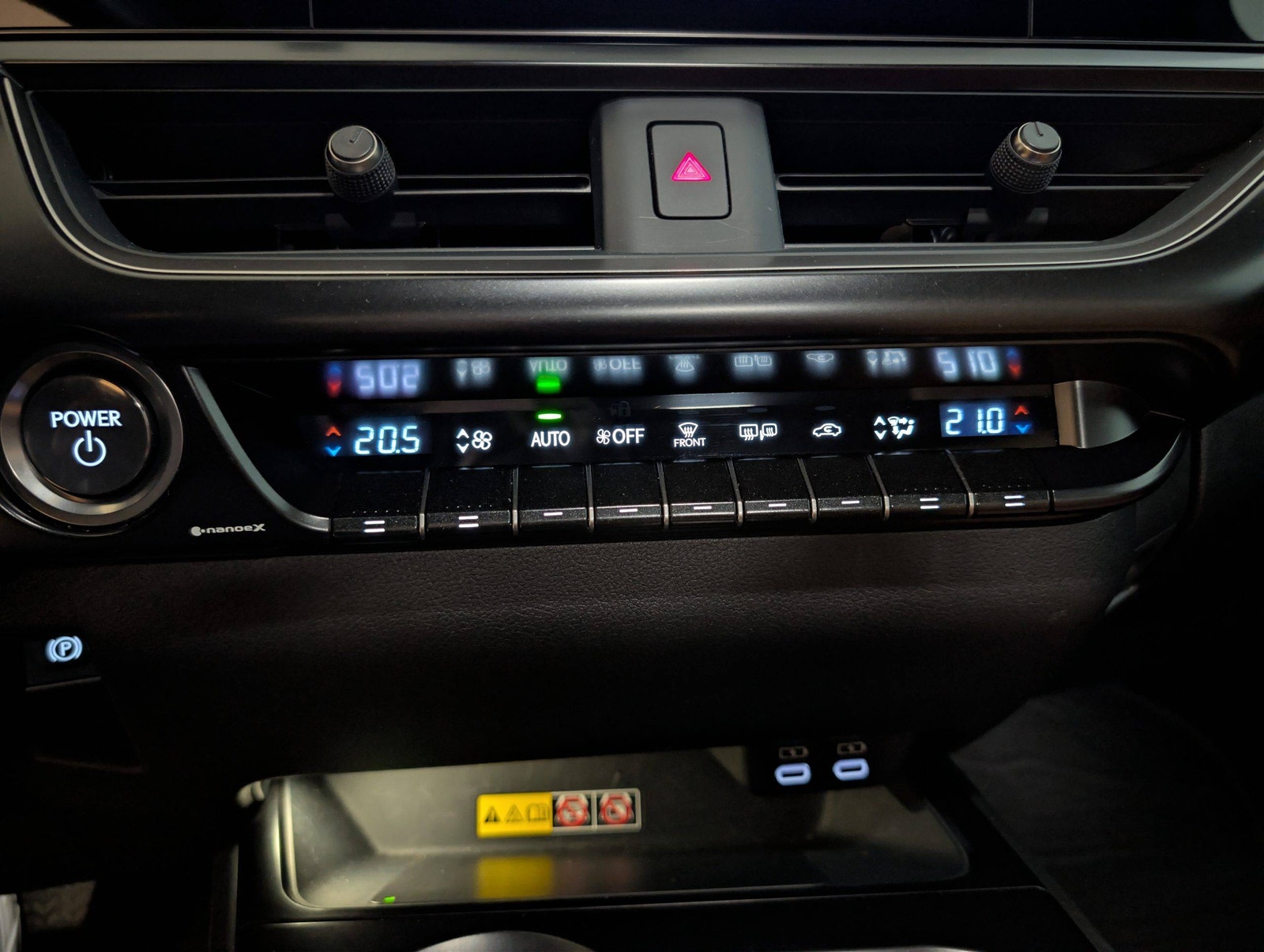 Lexus UX 300e, 204ps, 2023