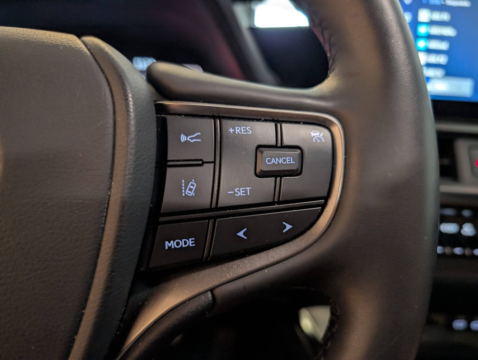 Lexus UX 300e, 204ps, 2023