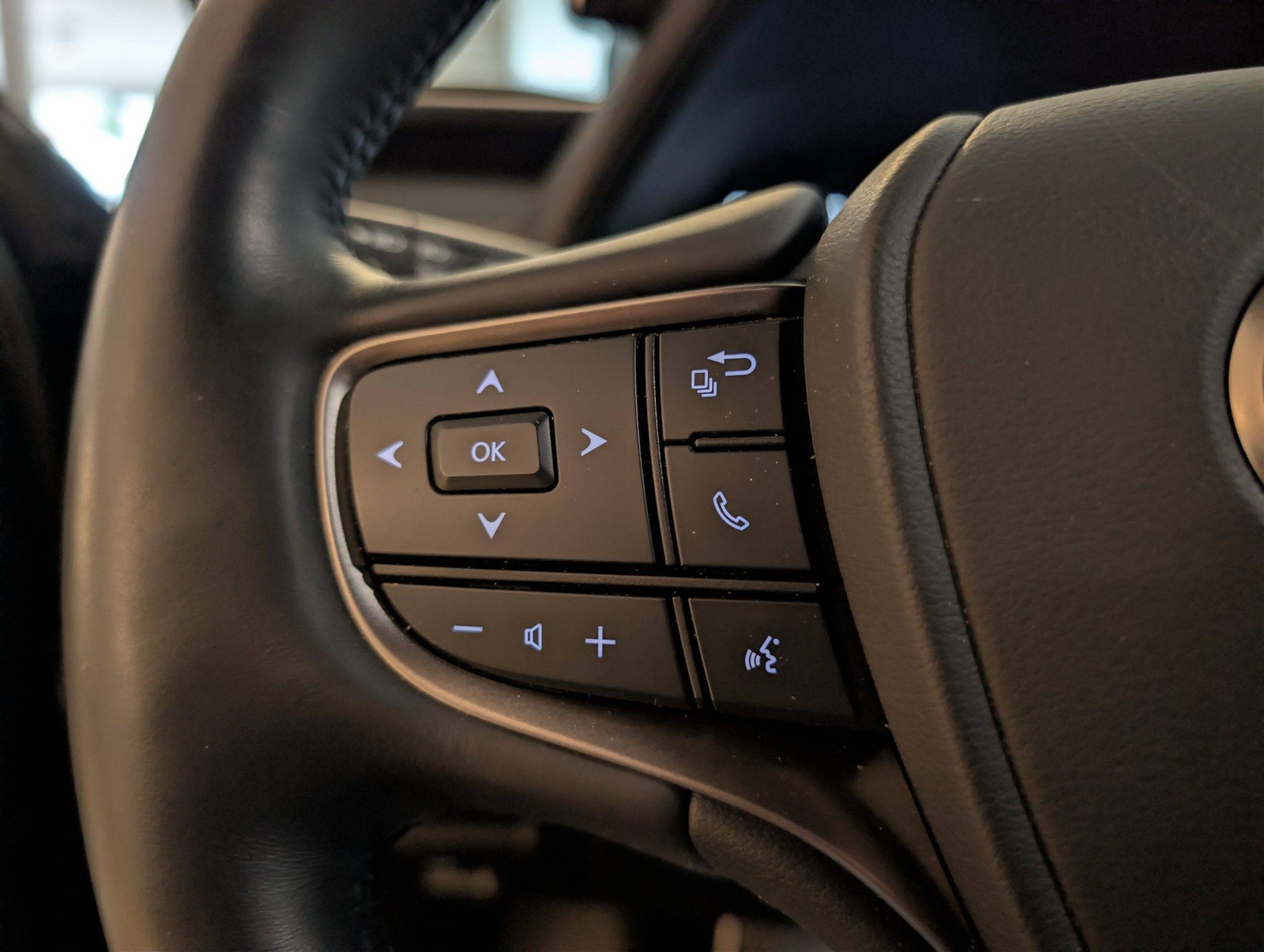 Lexus UX 300e, 204ps, 2023