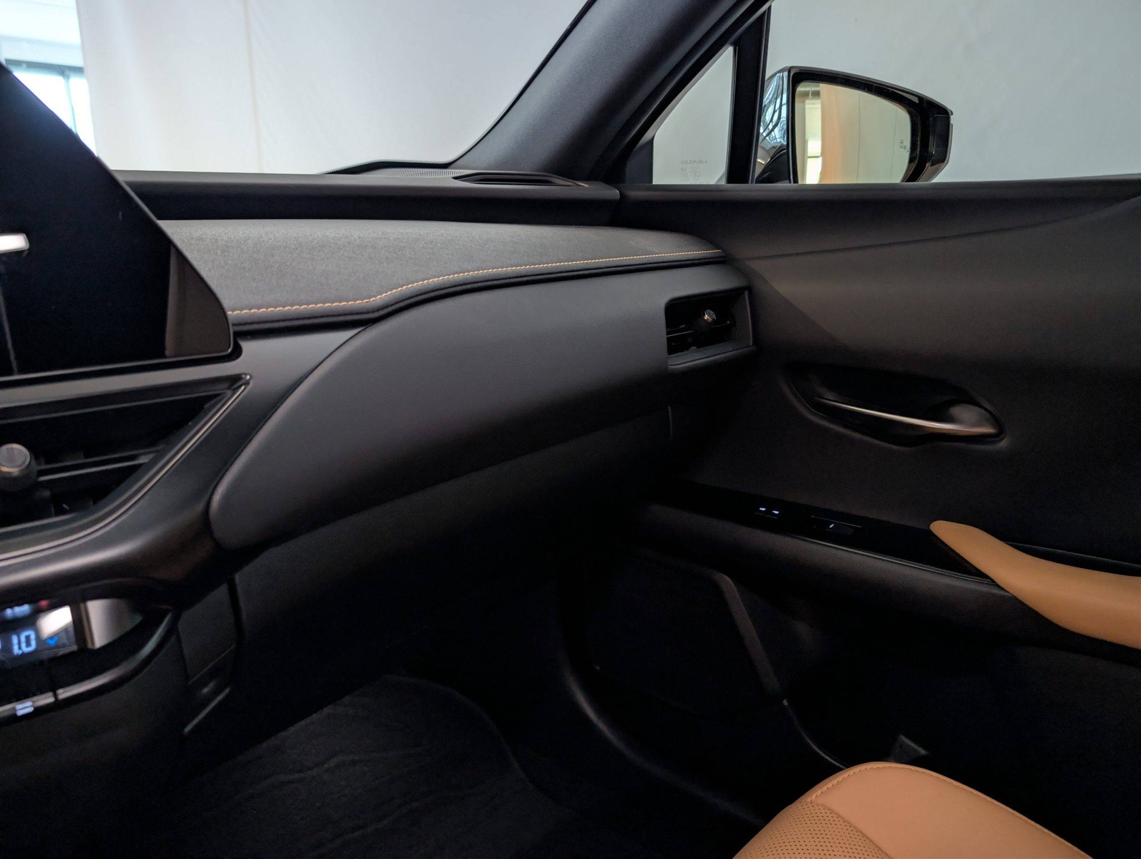 Lexus UX 300e, 204ps, 2023