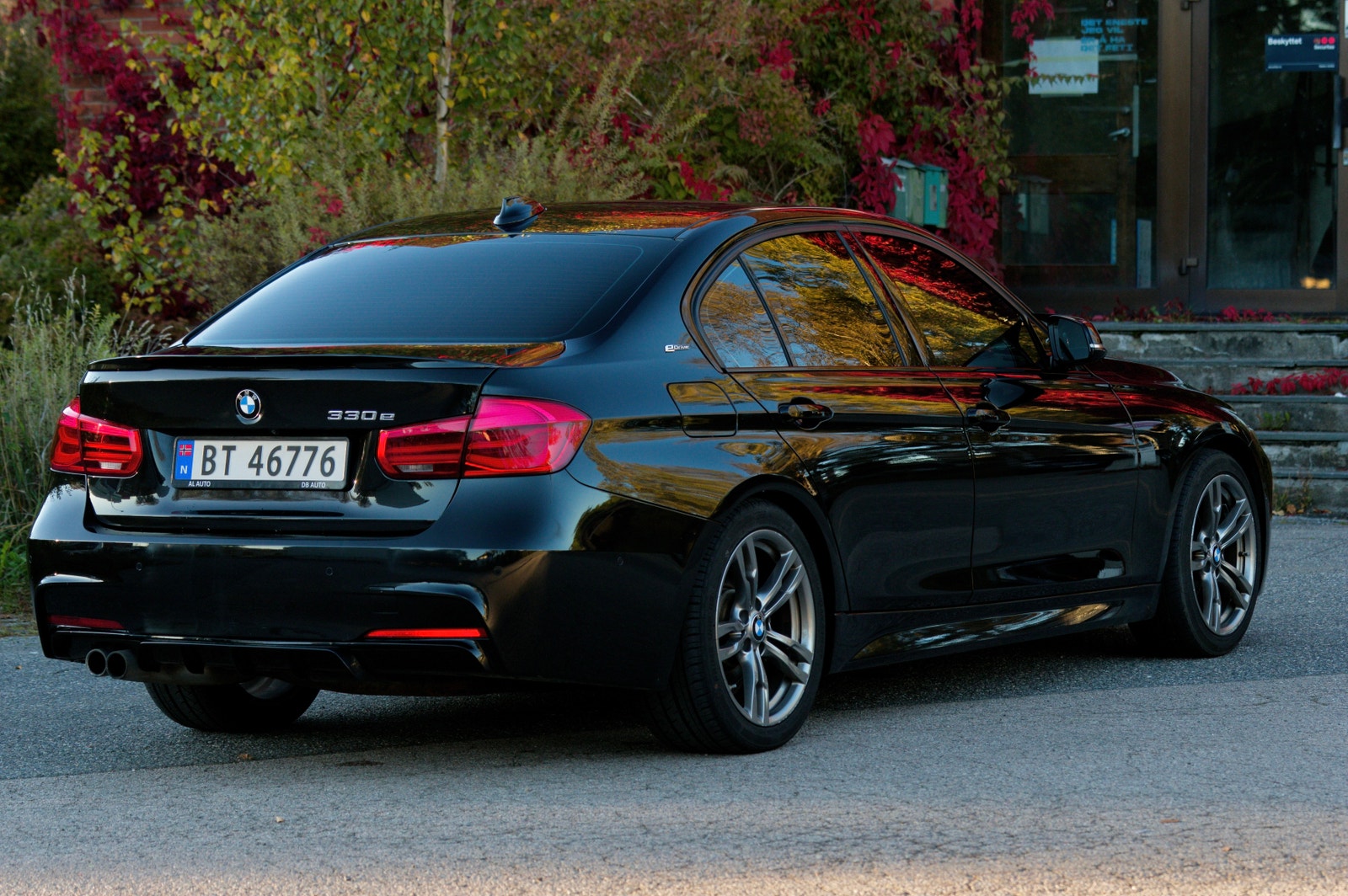 BMW 330e Sedan Steptronic, 252hp, 2016