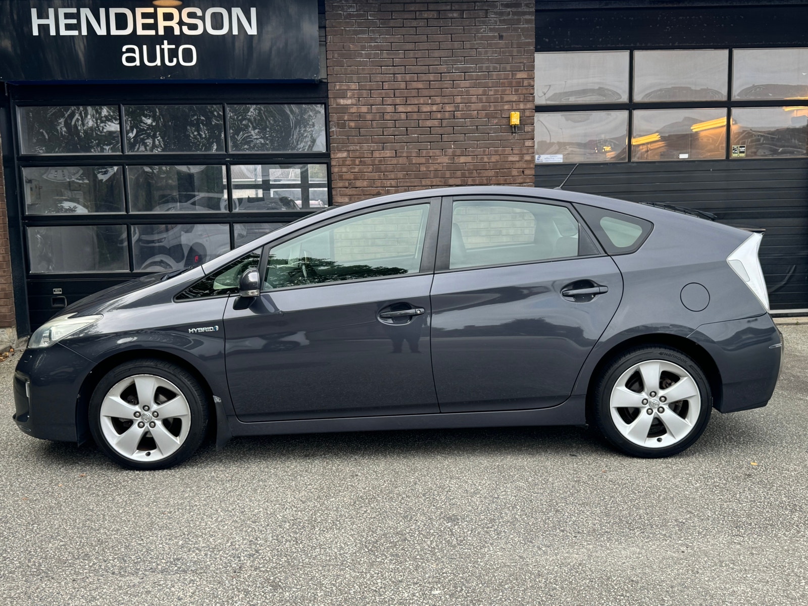 Toyota Prius Hybrid CVT, 136ps, 2012