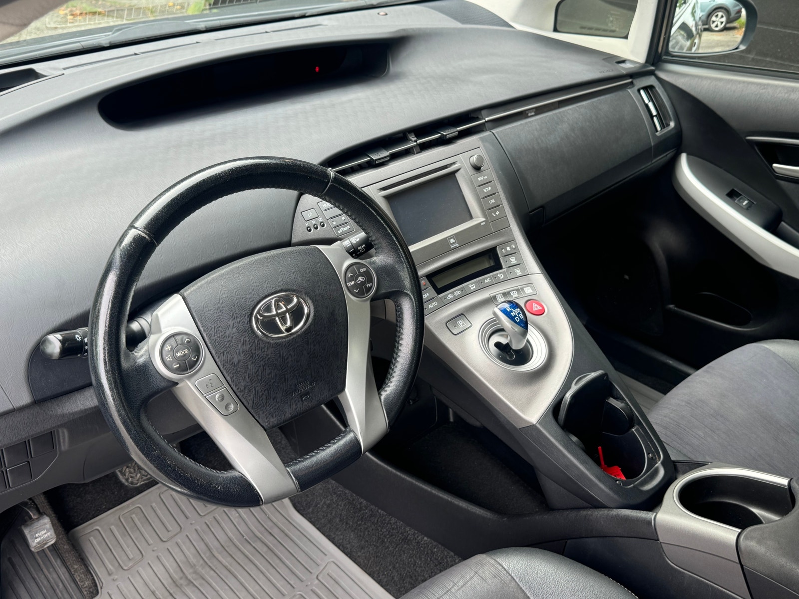Toyota Prius Hybrid CVT, 136ps, 2012