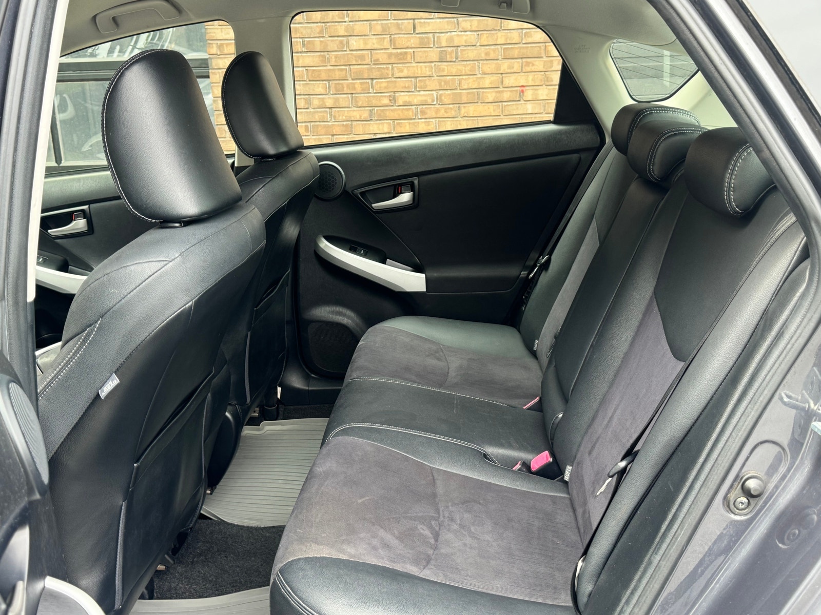 Toyota Prius Hybrid CVT, 136ps, 2012