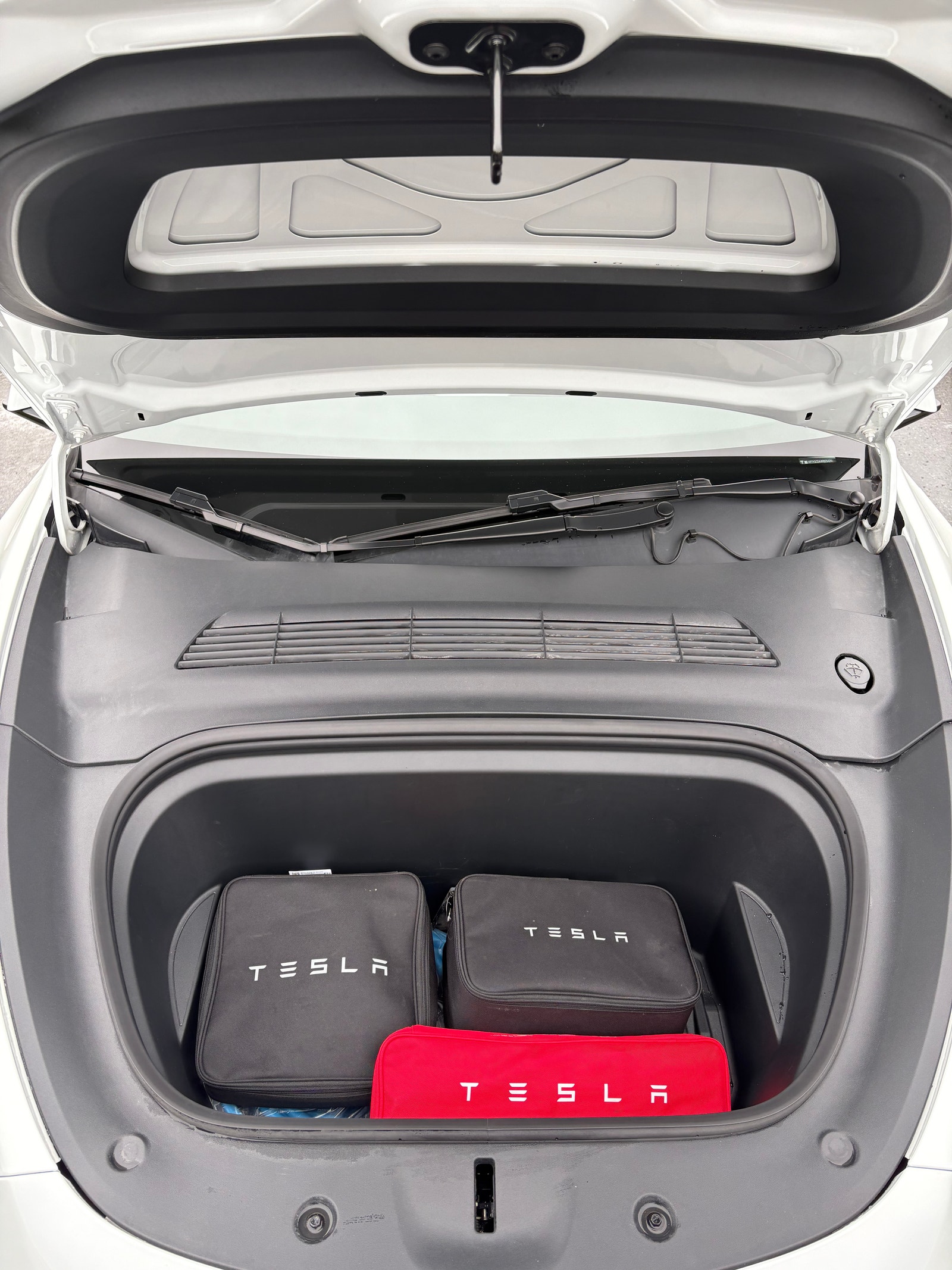 Tesla Model Y Long Range AWD, 514ps, 2024