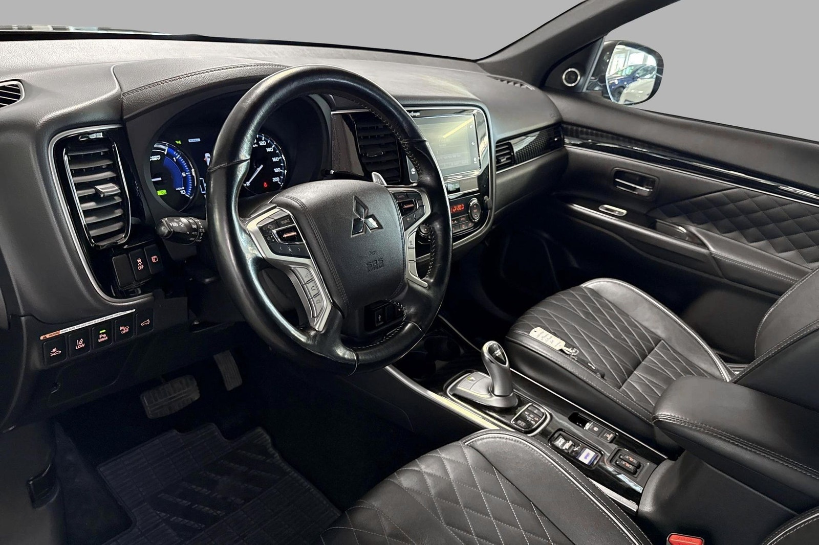 Mitsubishi Outlander PHEV CVT, 224ps, 2019