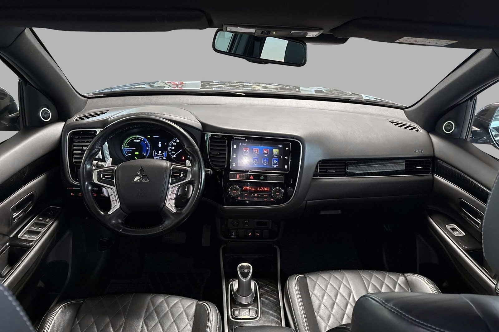Mitsubishi Outlander PHEV CVT, 224ps, 2019