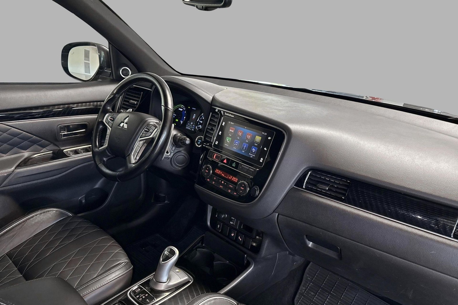 Mitsubishi Outlander PHEV CVT, 224ps, 2019