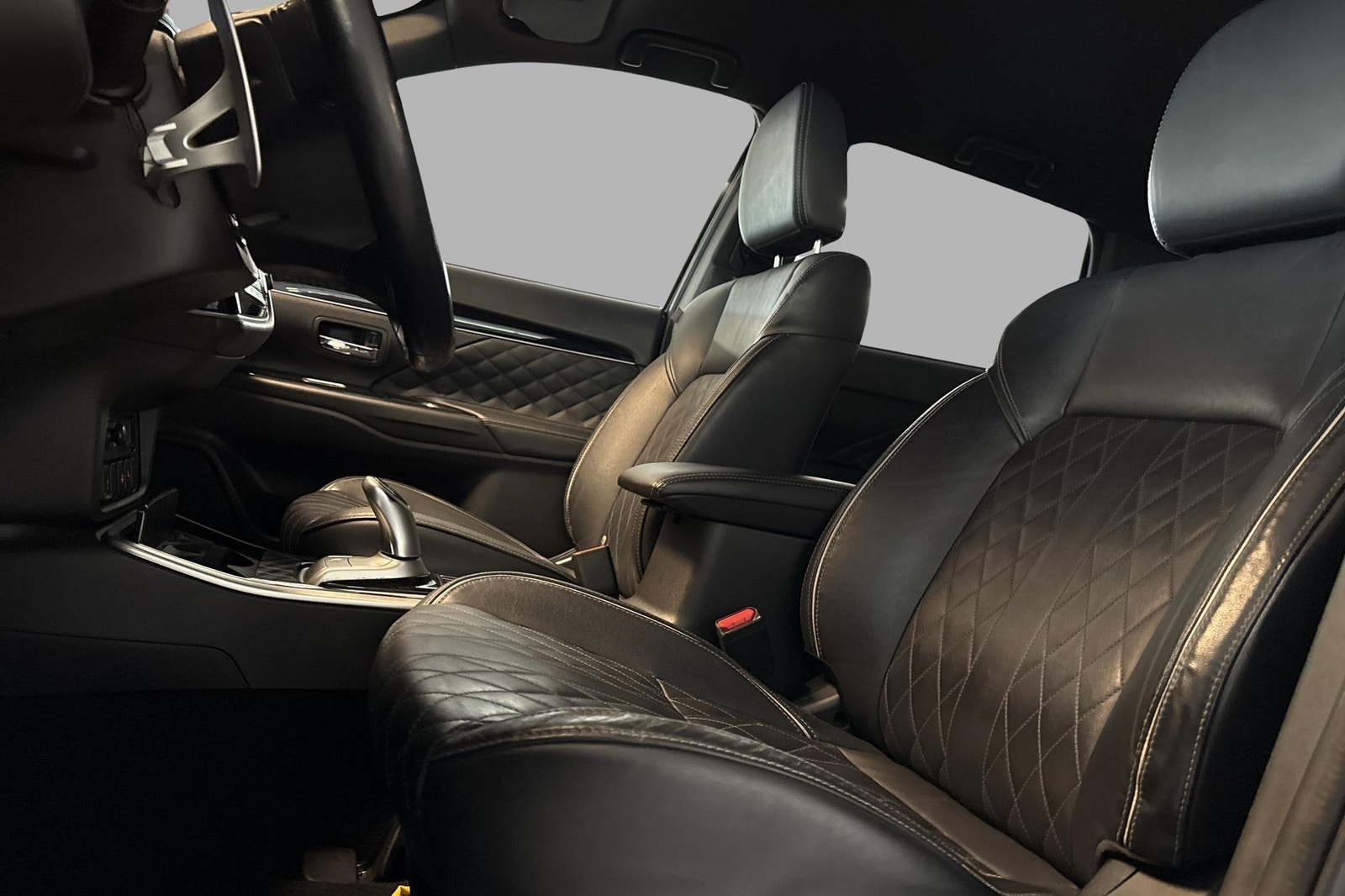 Mitsubishi Outlander PHEV CVT, 224ps, 2019