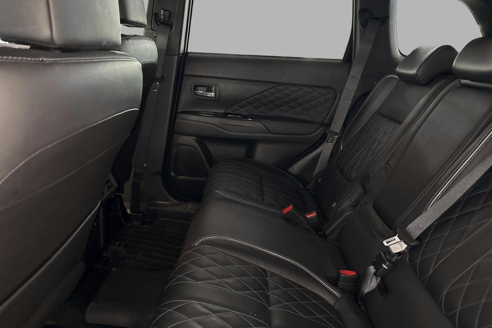Mitsubishi Outlander PHEV CVT, 224ps, 2019