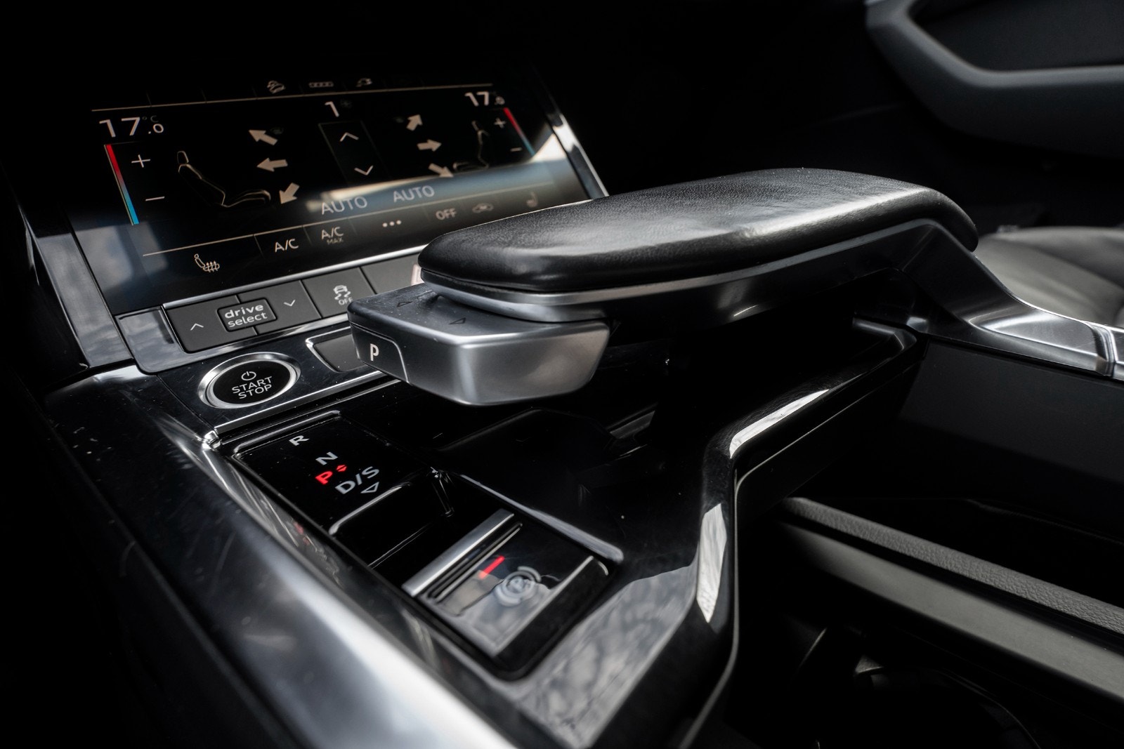 Audi e-tron 50 quattro, 313hp, 2021