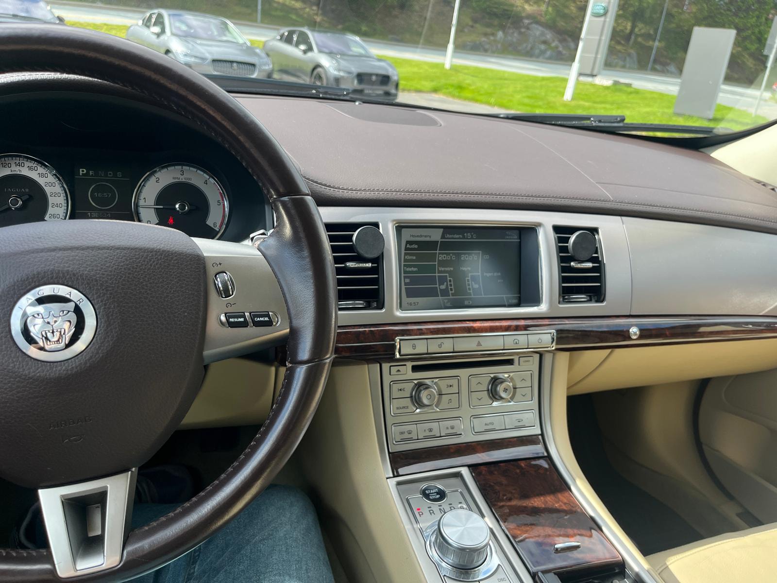 Jaguar XF 3.0 V6 Automatic, 6-trins, 211ps, 2011