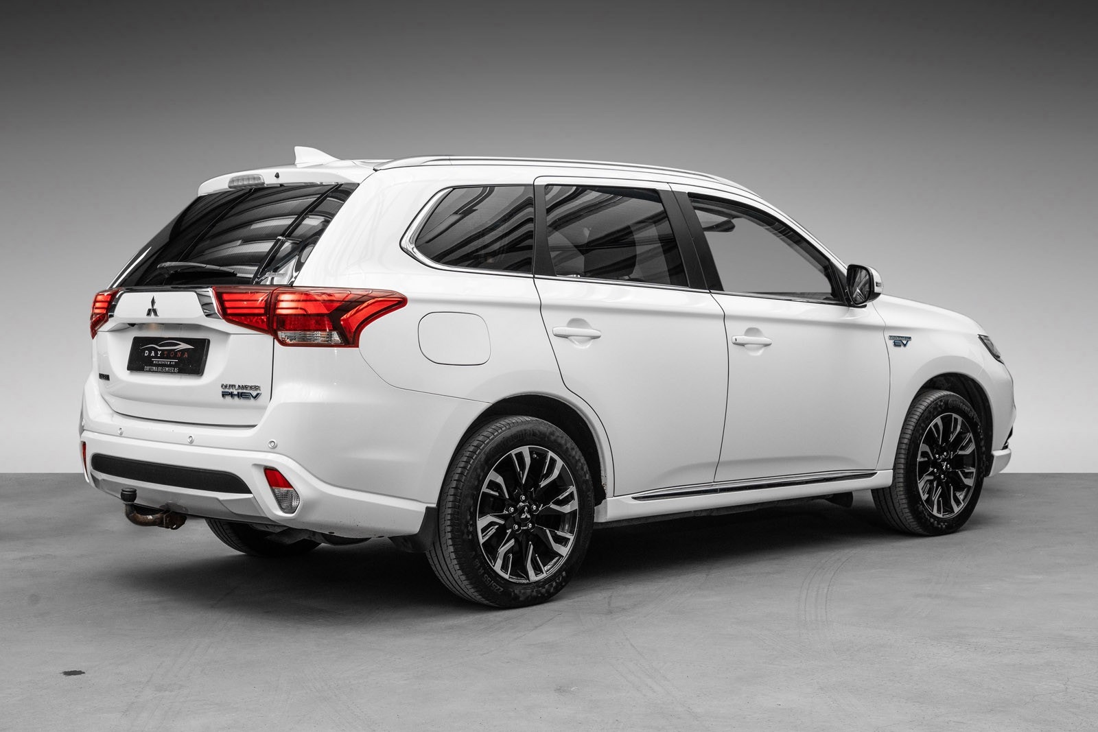 Mitsubishi Outlander PHEV CVT, 203ps, 2017