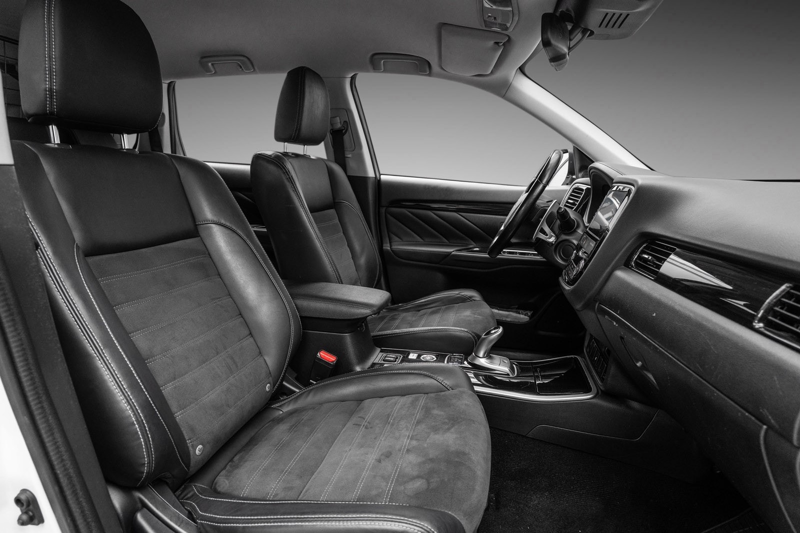Mitsubishi Outlander PHEV CVT, 203ps, 2017
