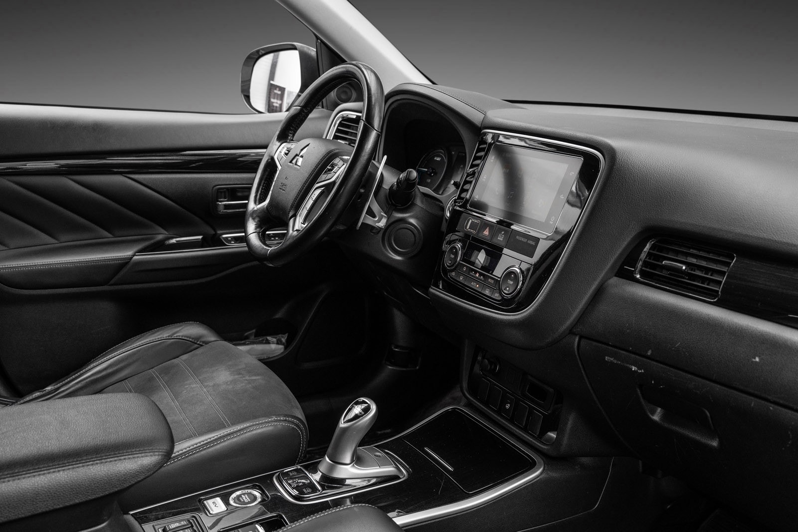 Mitsubishi Outlander PHEV CVT, 203ps, 2017