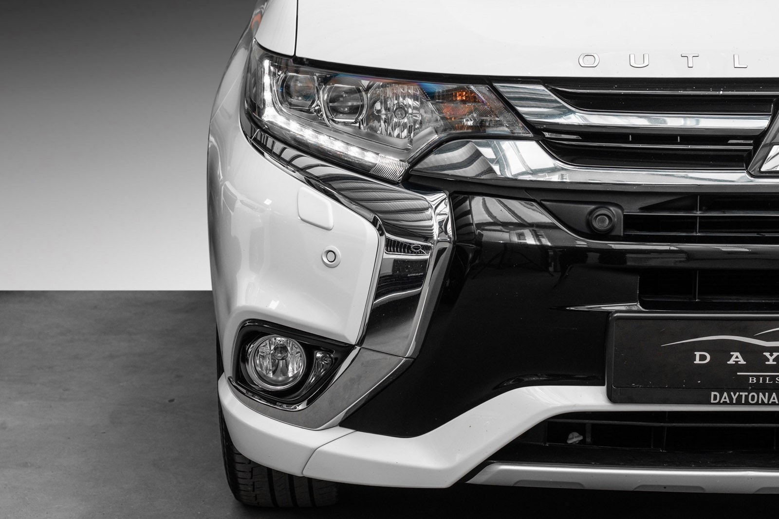 Mitsubishi Outlander PHEV CVT, 203ps, 2017